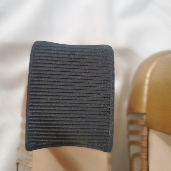 J. Renee Dressy Heels Gold Mesh 7M - Picture 6 of 13